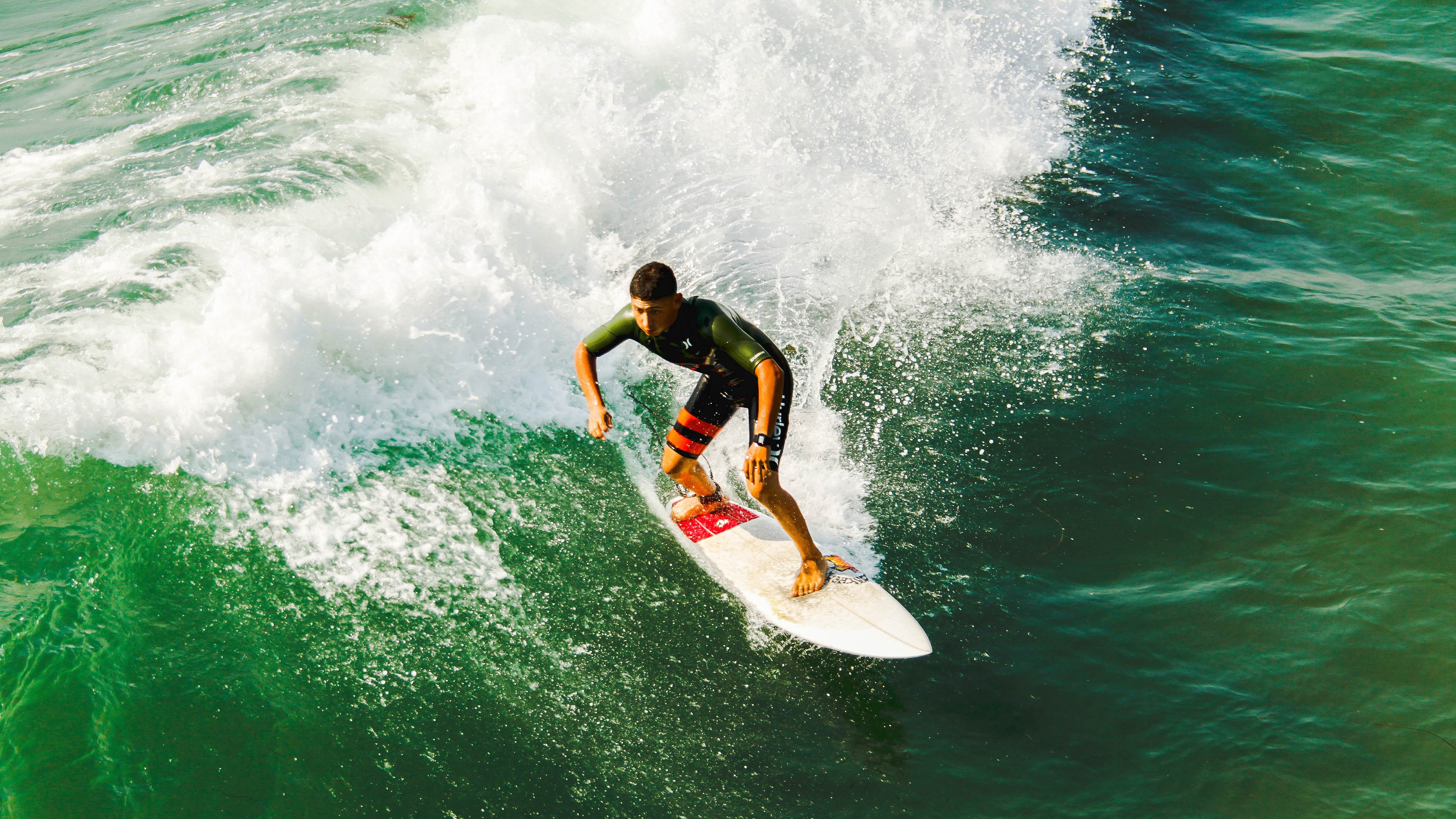 空中瑜伽柔韧控制挑战 评委重点打分核心稳定性
